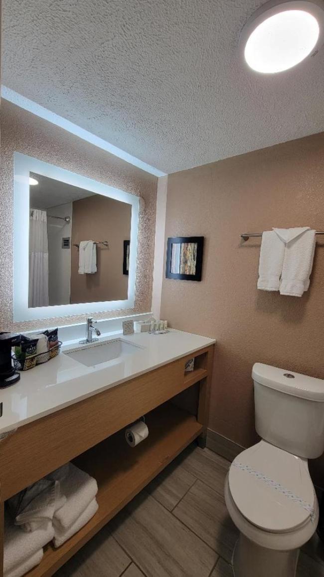Clarion Hotel Lansing Ngoại thất bức ảnh