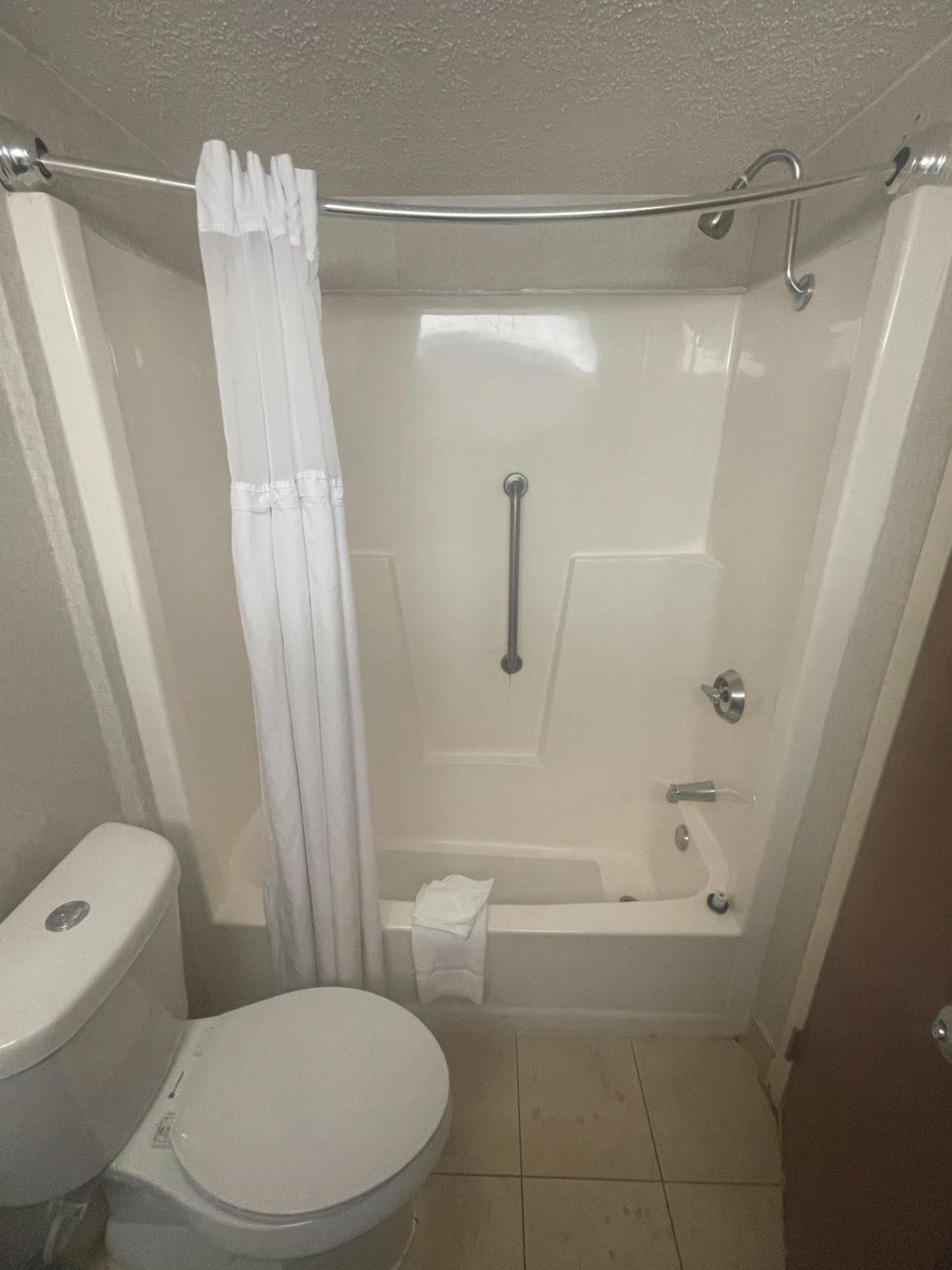 Clarion Hotel Lansing Ngoại thất bức ảnh