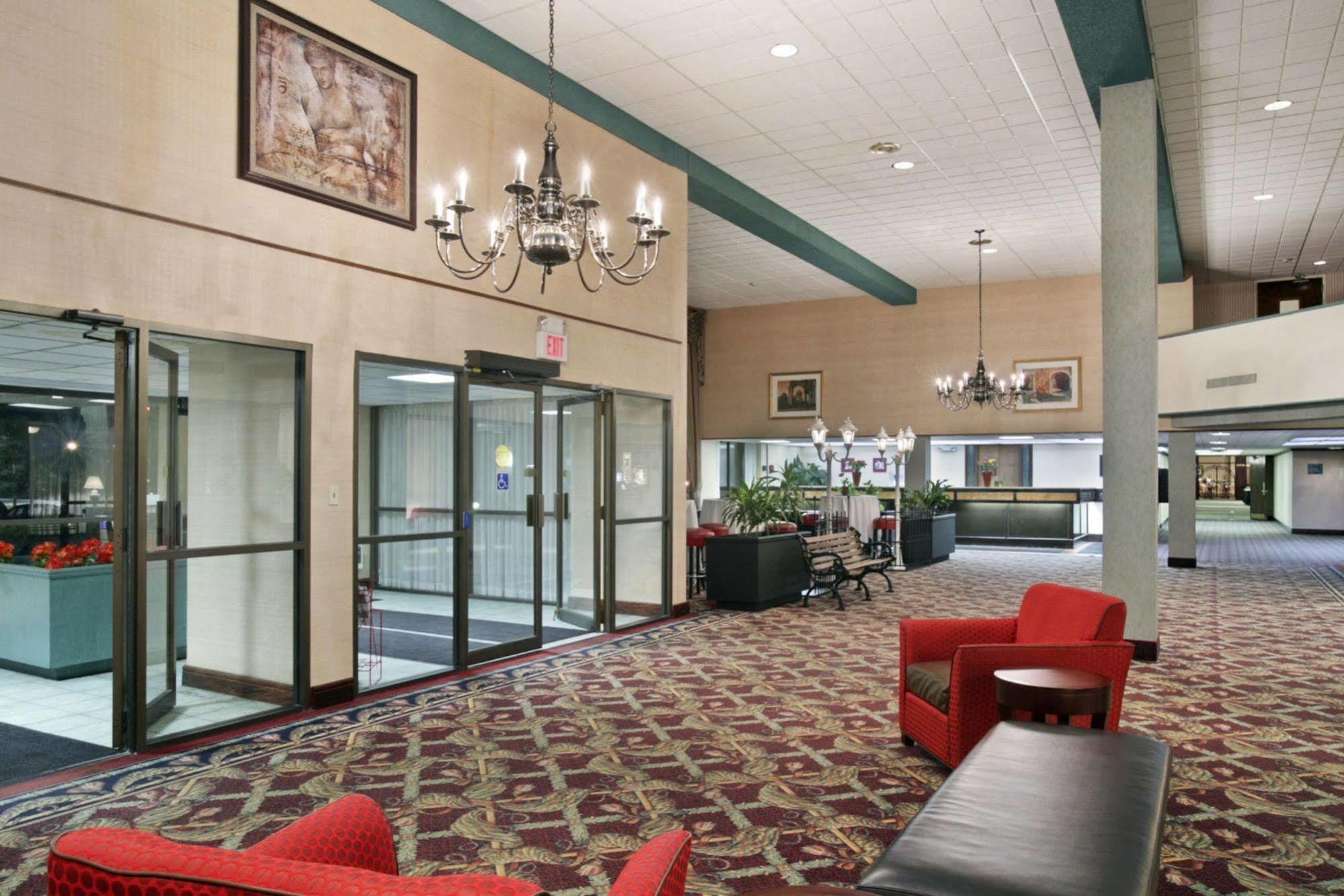 Clarion Hotel Lansing Ngoại thất bức ảnh