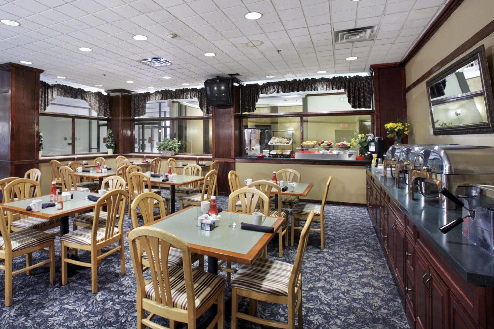 Clarion Hotel Lansing Ngoại thất bức ảnh