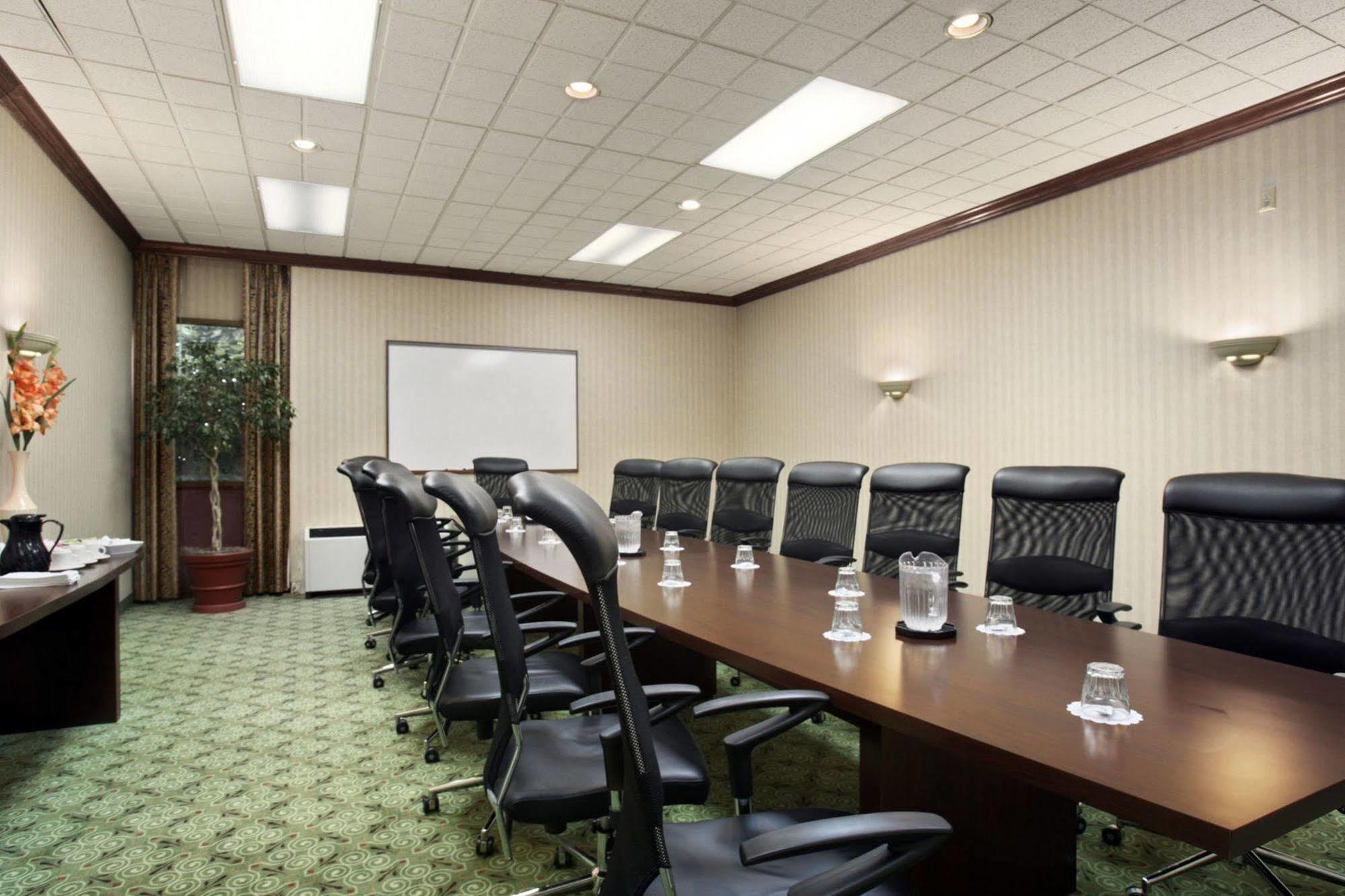 Clarion Hotel Lansing Ngoại thất bức ảnh